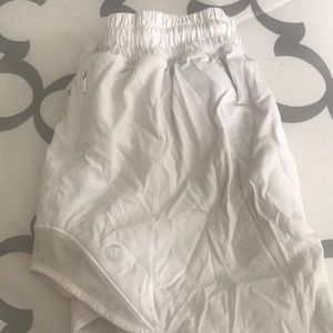 White Lululemon hotty hot shorts size 4!!